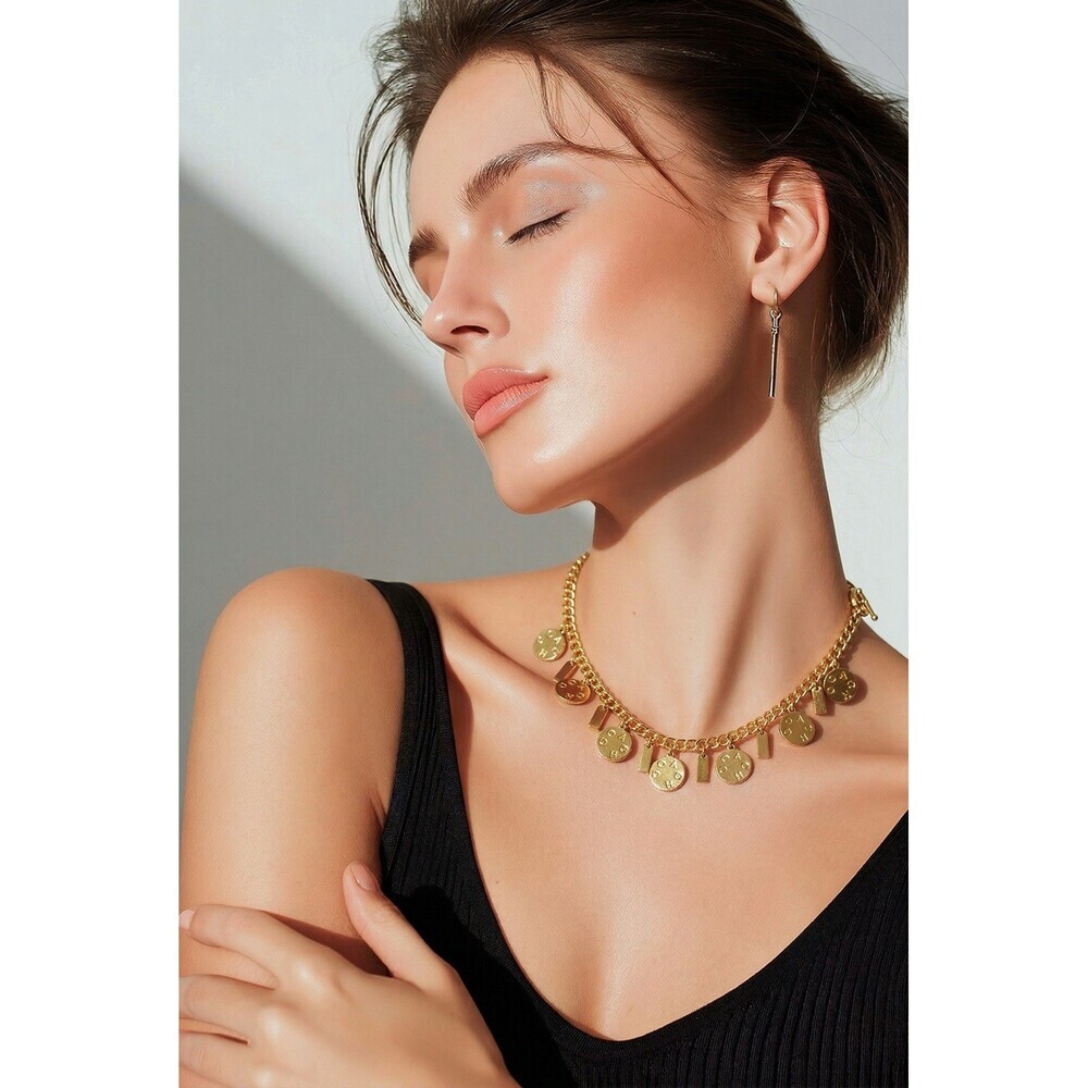 Iconic Coach brand Heavy statement piece  Featuring 21 charm medallions. Chunky - Picture 4 of 12